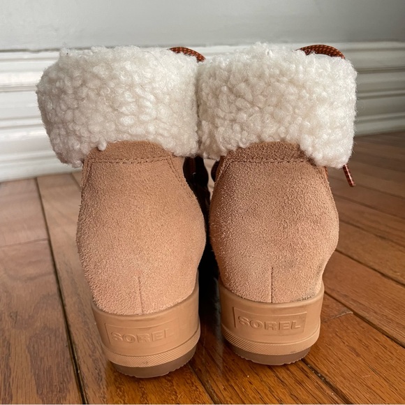 Sorel Tan Ankle Boots with White Faux Fur Lining Size 8 - Picture 5 of 11